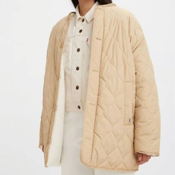 Levi's Marlowe Oversized Reversible Sherpa Jacket in Coconut Milk - Picture 2 of 14